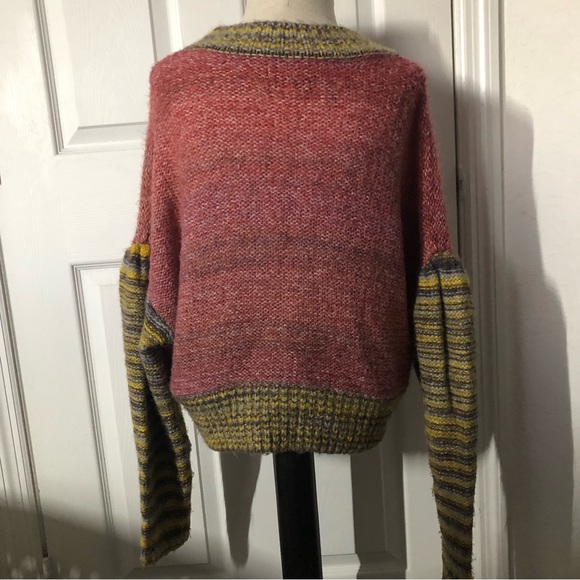 Urban Outfitters Lennon Crop Sweater - Picture 5 of 7